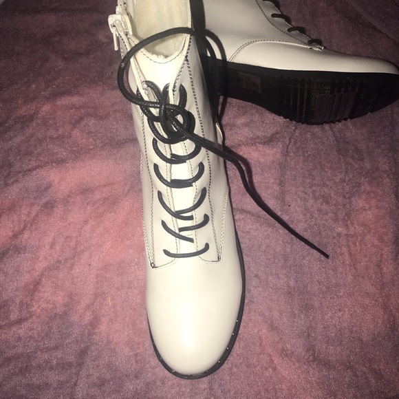 White Combats - Picture 2 of 2